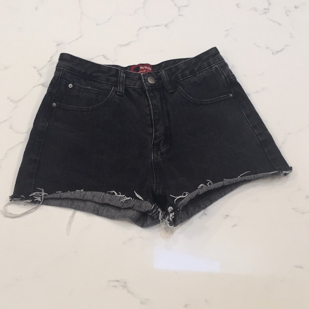 ✨Black Denim shorts✨